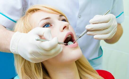 Jakie możliwości daje stomatologia estetyczna i na czym polegają zabiegi?