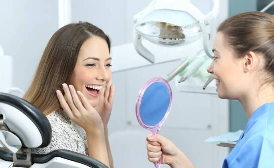 Najczęstsze zabiegi poprawiające estetykę zębów – przegląd możliwości