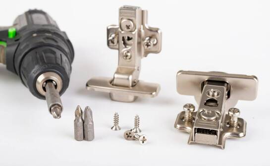 Akcesoria meblowe — kluczowe elementy funkcjonalnych i stylowych wnętrz