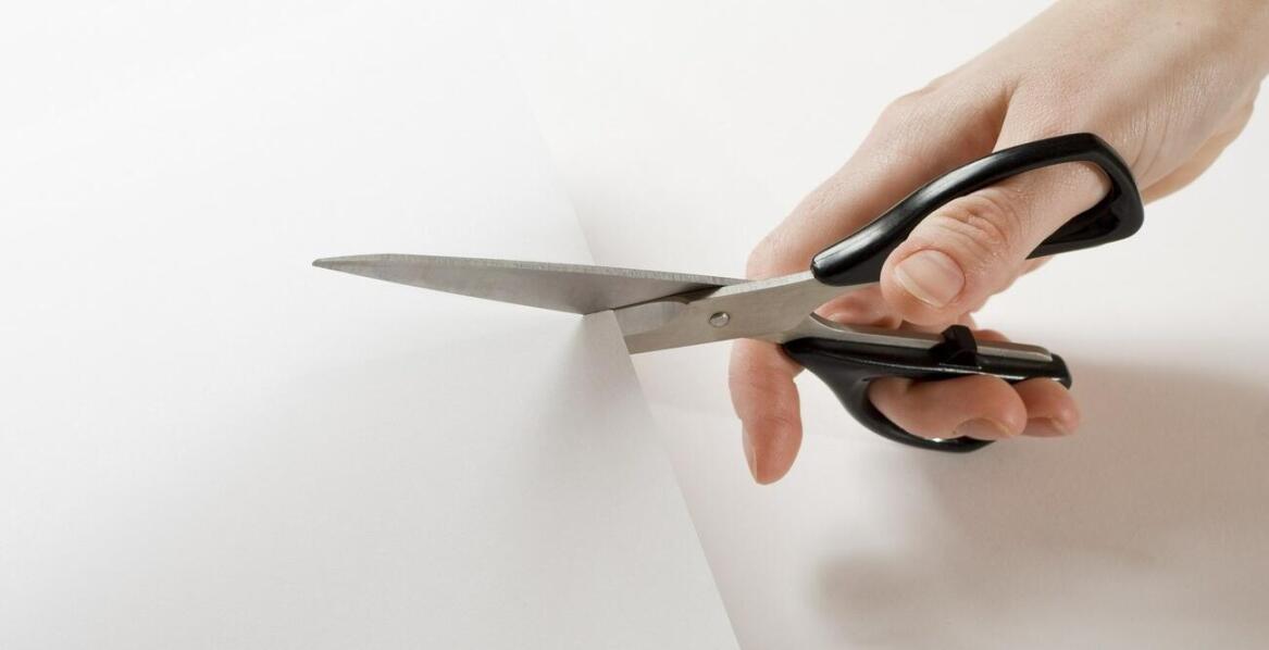 Nóżki do mebli jako detal zmieniający wygląd i funkcjonalność aranżacji