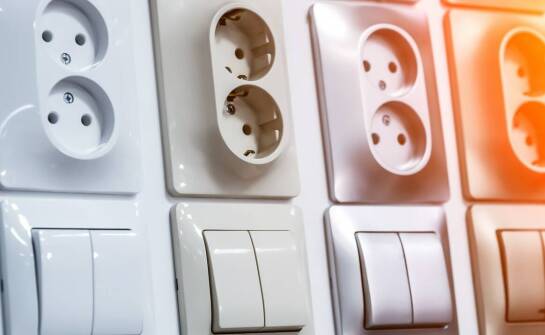 Zaślepki do konfirmatu – jak wpływają na wygląd i trwałość mebli