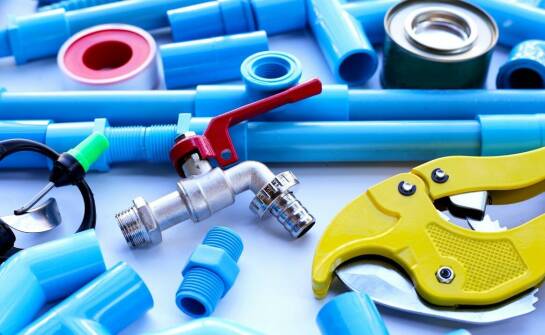 Jak przebiega realizacja usług wtrysku tworzyw w nowoczesnej produkcji