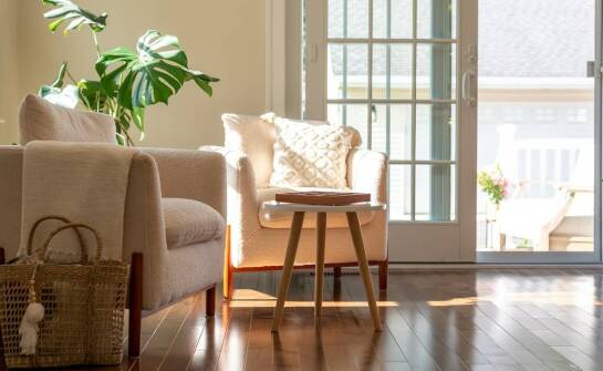 Stopki meblowe – jak wpływają na wygodę oraz trwałość domowego wyposażenia