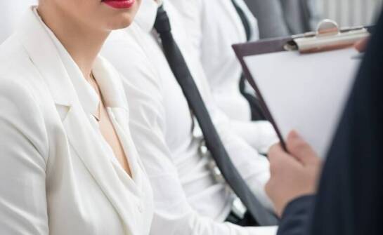 Oferty pracy od agencji – jak wygląda rekrutacja i na co zwrócić uwagę