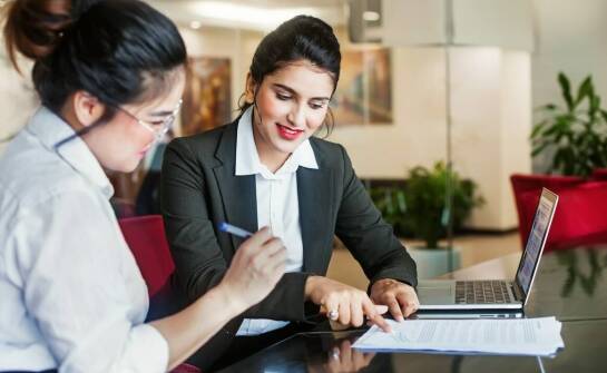 Jak wygląda pośrednictwo pracy dla osób z zagranicy – kluczowe informacje