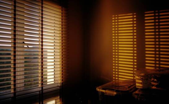 Rolety dzień noc – funkcjonalność i estetyka w aranżacji okien