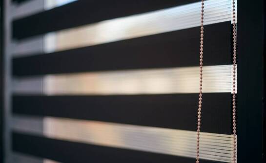 Rolety zaciemniające – skuteczna kontrola światła i prywatności w domu