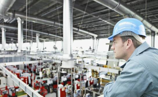 Jak przebiega proces budowy linii produkcyjnej – etapy i kluczowe zasady