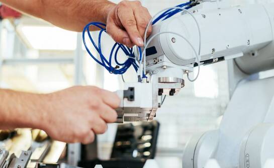 Budowa maszyn testujących – zastosowania, działanie i najnowsze rozwiązania