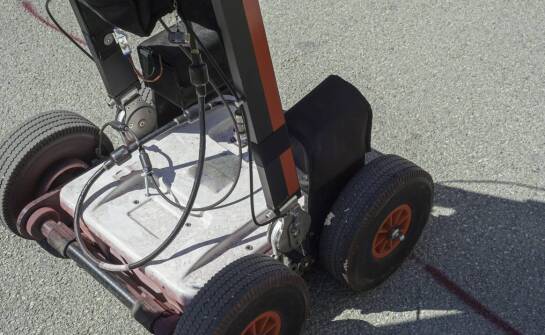 Autonomiczne wózki widłowe – najważniejsze funkcje i możliwości zastosowania