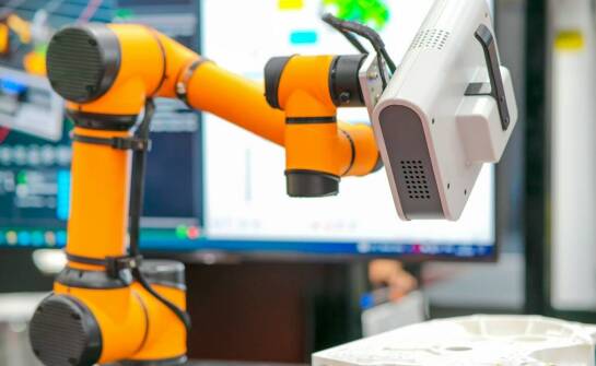 Mobilne roboty AMR – zastosowanie, zalety i przyszłość automatyzacji przemysłu