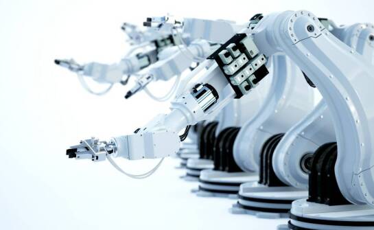 Coboty w przemyśle – zastosowania, korzyści i wpływ na automatyzację produkcji