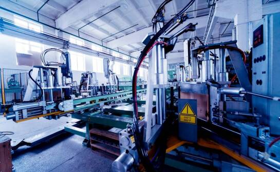 Maszyny produkcyjne – zastosowania, popularne typy i kierunki rozwoju