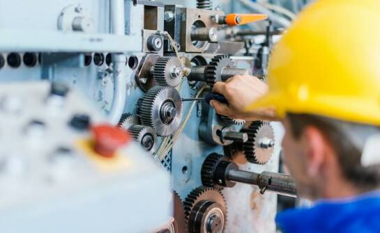 Nowe technologie w budowie maszyn – jak kształtują przyszłość przemysłu