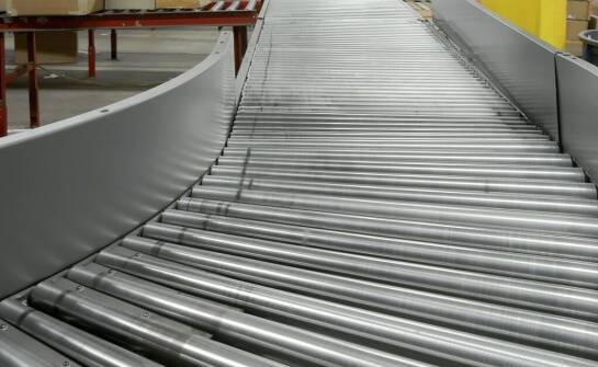 Przenośniki taśmowe – kluczowe zastosowania i znaczenie w automatyzacji