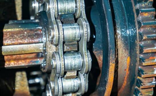 Sprzęgła kłowe i zębate – różnice, zastosowania oraz zalety wykorzystania