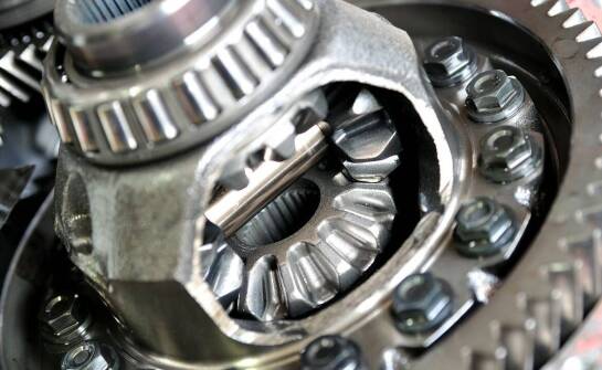 Najczęstsze zastosowania przekładni walcowo-stożkowych w maszynach przemysłowych