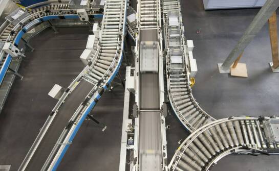 Jak działają przenośniki i transportery taśmowe?