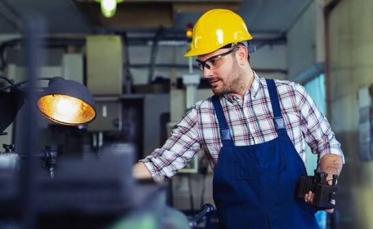 Osłony maszyn – funkcje, rodzaje i znaczenie dla bezpieczeństwa pracy