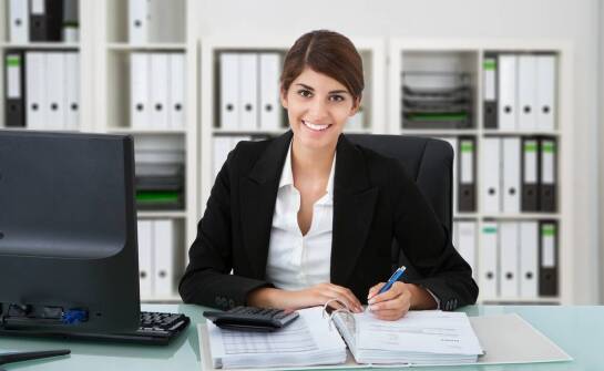 Jakie są podstawowe zadania działu kadr i płac w przedsiębiorstwie?