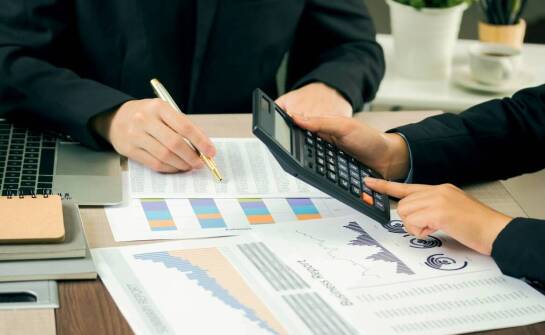 Jak usprawnić księgowość w małej firmie i uniknąć kosztownych pomyłek