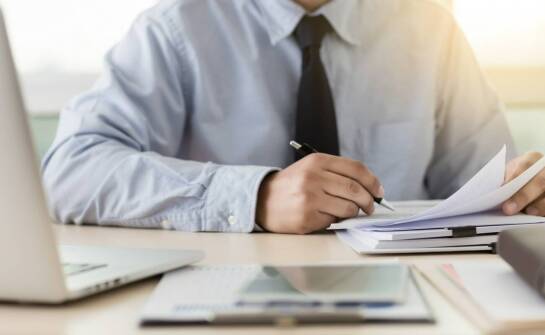 Obsługa kadrowo-płacowa — na czym polega i jakie niesie korzyści dla firm