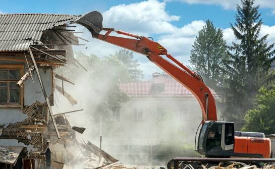 Wyburzenia – kiedy warto rozważyć rozbiórkę budynku i jak wygląda proces