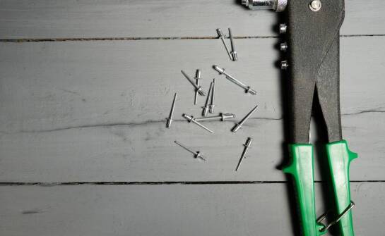 Przewierty: kluczowe etapy realizacji i zastosowania w różnych branżach