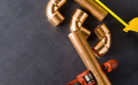 Jak zapobiegać zatorom w rurach i utrzymać sprawną instalację hydrauliczną