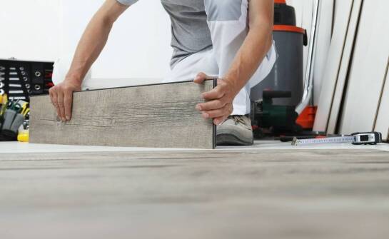 Etapy montażu wykładzin podłogowych – praktyczne informacje i wskazówki