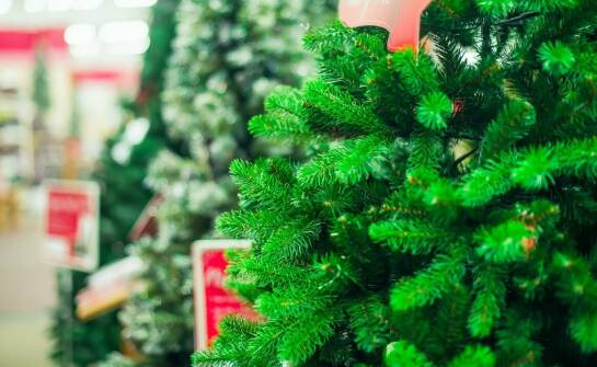 Pomysły na udekorowanie choinki – inspiracje na wyjątkowy wystrój świąt