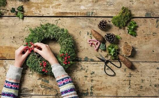 Stroiki świąteczne – inspiracje i pomysły na unikalne dekoracje na święta