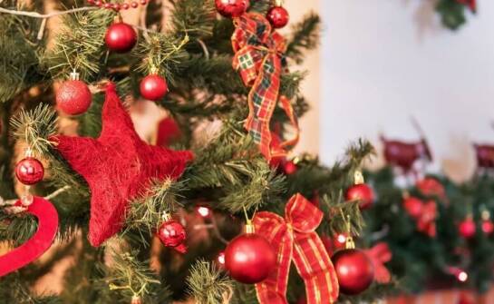 Stroiki bożonarodzeniowe – inspiracje i pomysły na dekoracje na święta