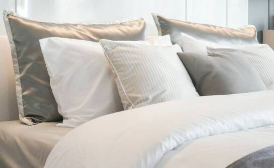 Jak wybrać pościel satynową? Najważniejsze cechy i zalety materiału