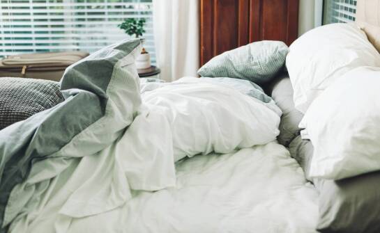 Pościel bawełniana – zalety, rodzaje i inspiracje do aranżacji sypialni