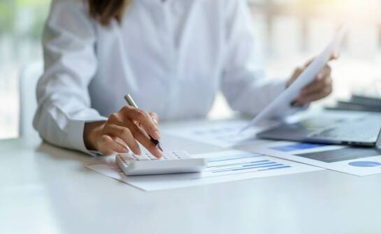 Czym zajmuje się doradca księgowy i jakie usługi oferuje przedsiębiorcom