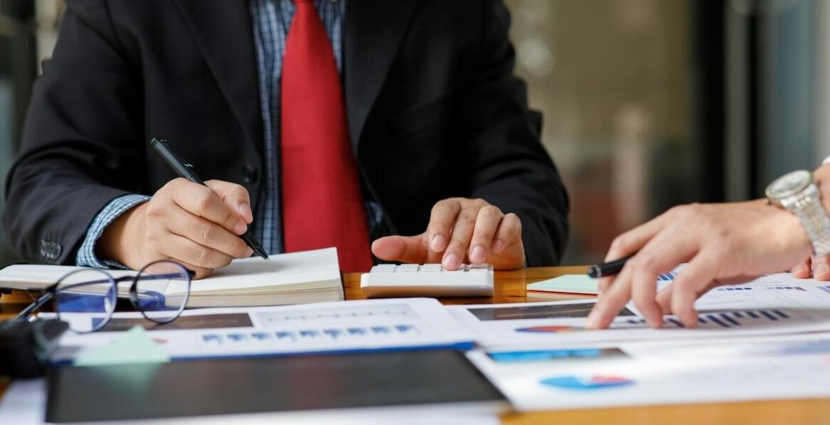 Na czym polega doradztwo księgowe i jakie przynosi korzyści firmom