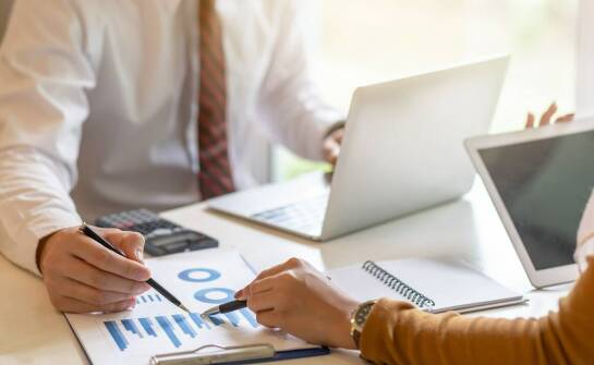 Jakie zadania realizuje księgowa i dlaczego są ważne dla przedsiębiorstw