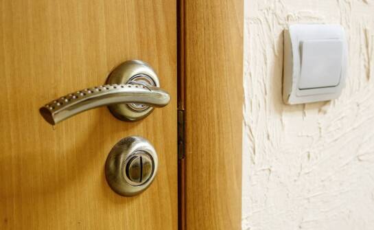 Najważniejsze informacje o elektrozaczepach do drzwi – działanie i zastosowanie
