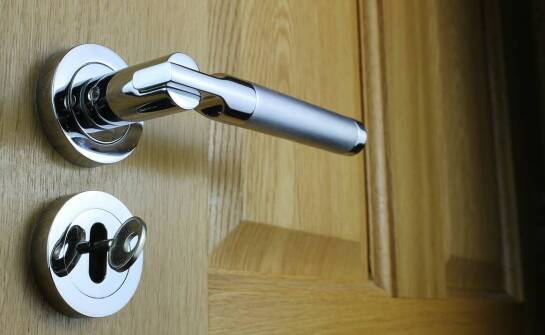 Gałka obrotowa do drzwi – funkcja, zastosowanie i sposób działania