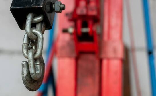 Siłownik łańcuchowy – zastosowanie, budowa i zasada działania w oknach