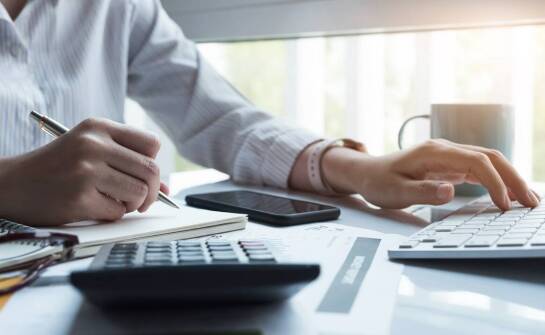 Jakie dokumenty przekazać biuru rachunkowemu? Praktyczny niezbędnik przedsiębiorcy