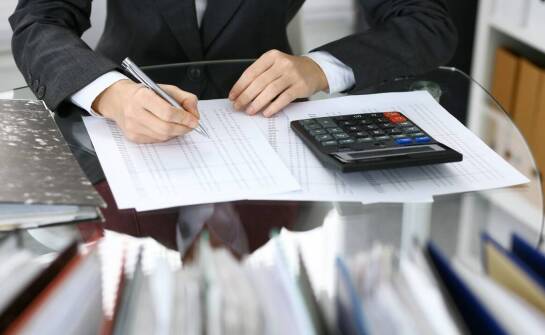 Księgowość w firmie – jakie możliwości daje współpraca z biurem rachunkowym