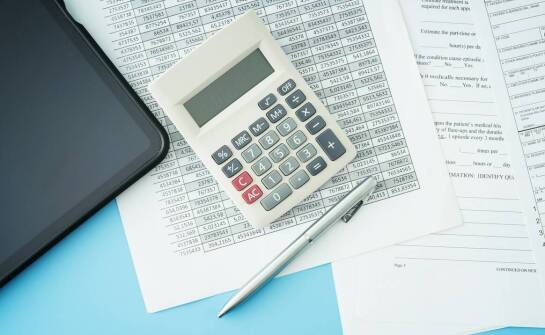 Rozliczenia kadrowo-płacowe w firmie – podstawowe zasady i obowiązki