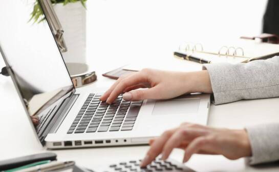 Księgowość internetowa – korzyści i możliwości cyfrowej obsługi firm