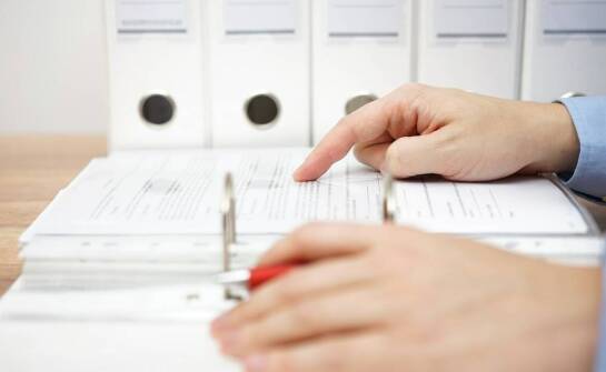 Jak przebiega rejestracja spółki w KRS i jakie dokumenty są potrzebne