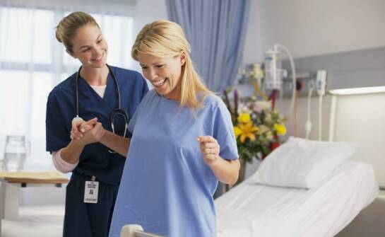 Opieka nad seniorami – jak działają domy opieki i co oferują pensjonariuszom