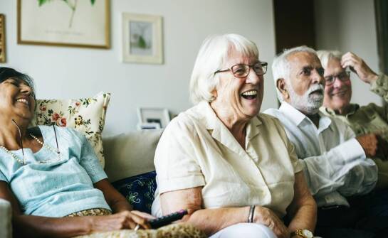 Opieka i wsparcie dla seniorów – jak funkcjonują domy spokojnej starości