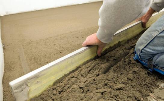 Jak przygotować podłoże pod posadzkę? Kluczowe zasady i praktyczne porady