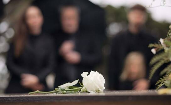 Kremacja oraz usługi pogrzebowe – najważniejsze informacje i etapy pożegnania